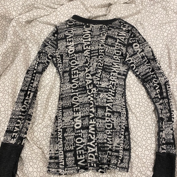 black and grey long sleeve - Picture 2 of 2